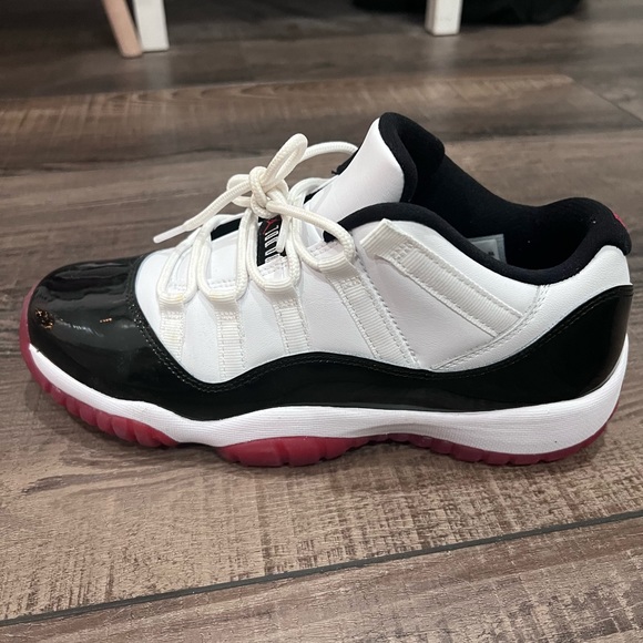 Jordan 11 Retro Low Concord Slightly Worn Small stain Women’s 8 Retails $598 - Picture 5 of 9